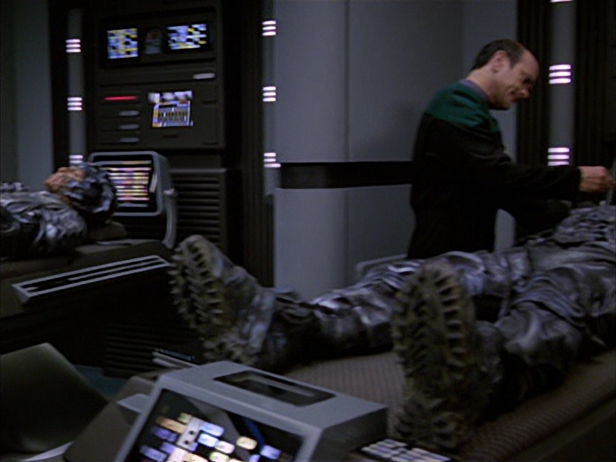 extant_StarTrek_VOY_7x09_7x10-FleshAndBlood_1616.jpg