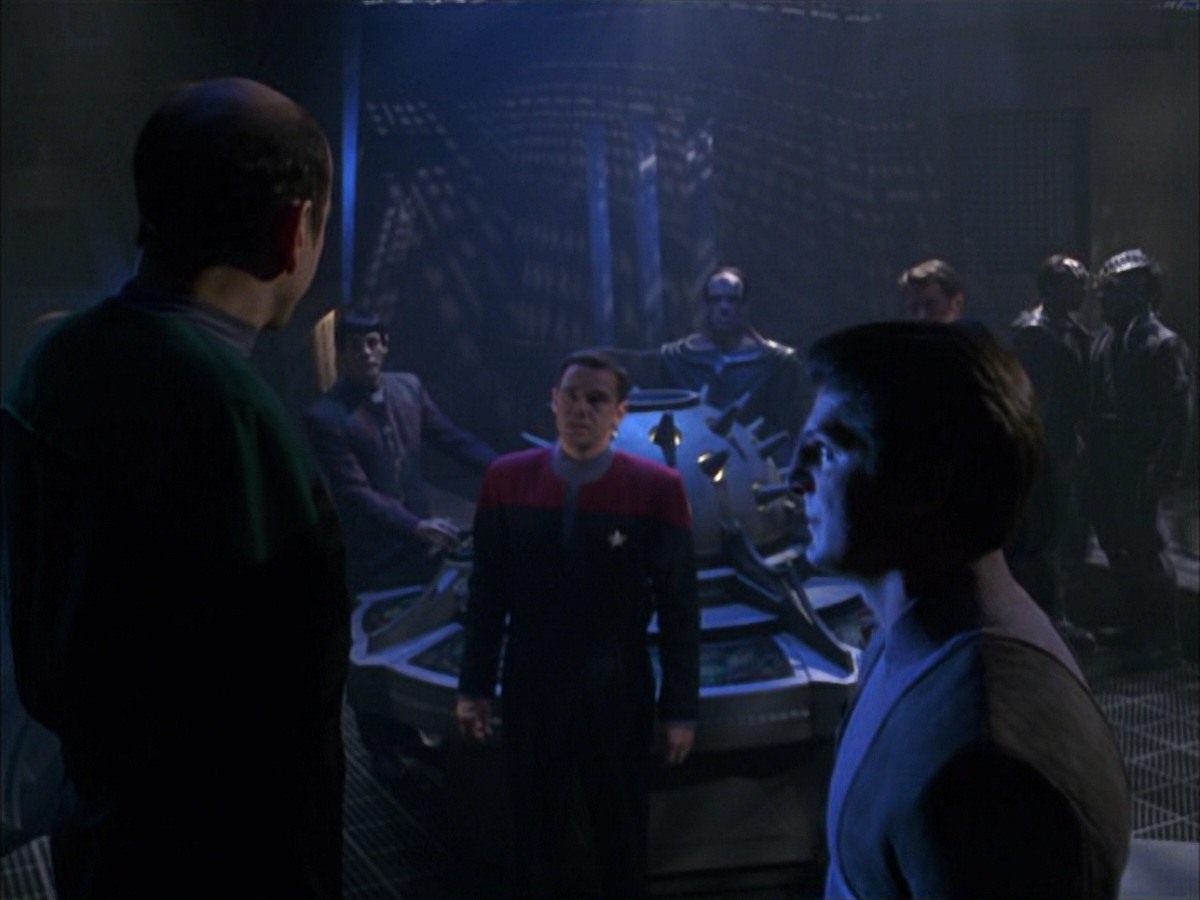 extant_StarTrek_VOY_7x09_7x10-FleshAndBlood_1725.jpg