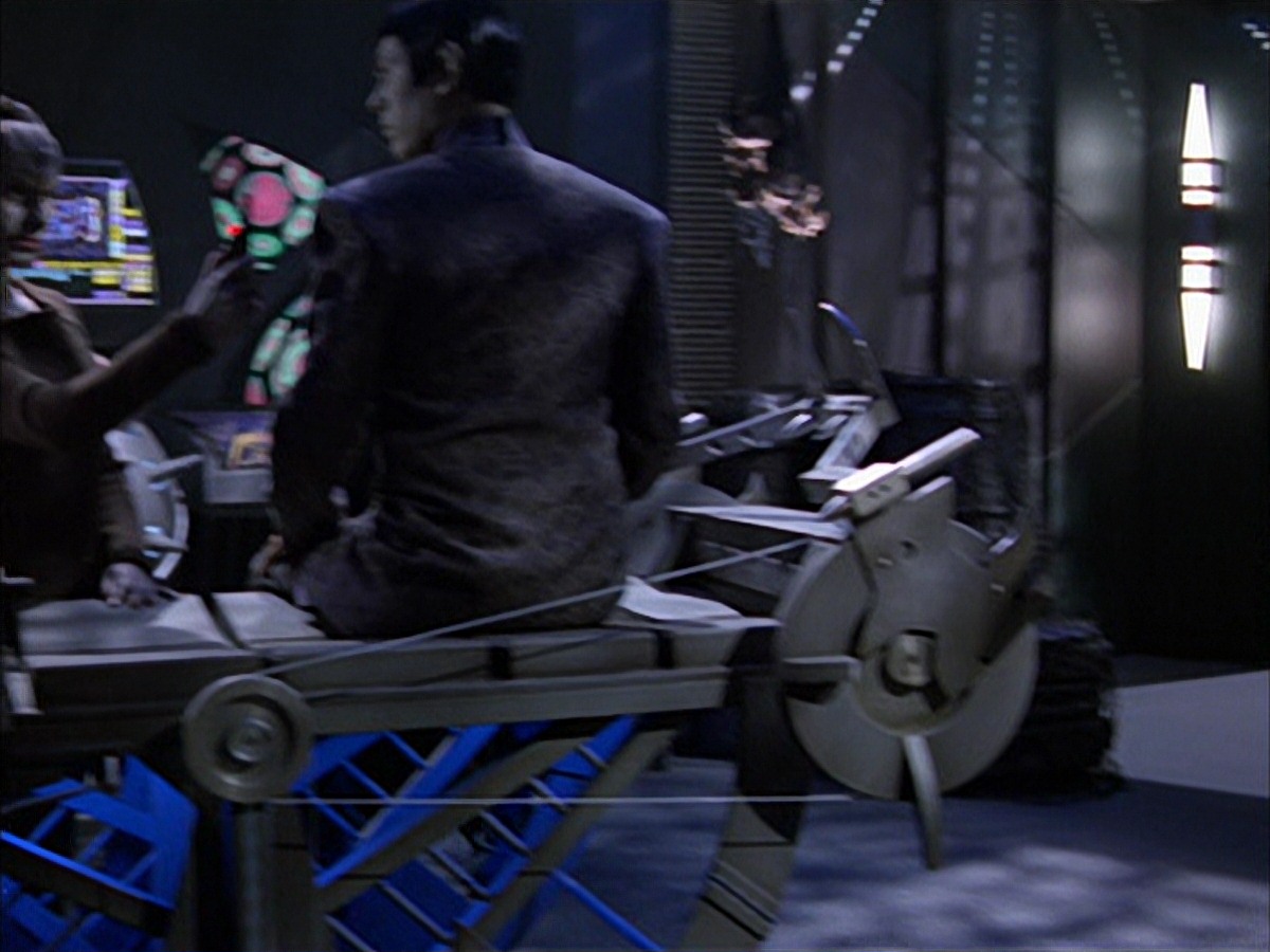 extant_StarTrek_VOY_7x09_7x10-FleshAndBlood_1798.jpg