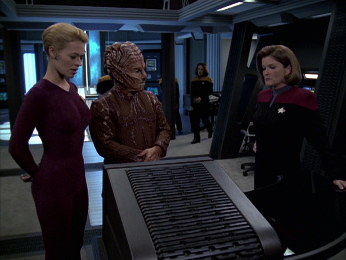 extant_StarTrek_VOY_7x09_7x10-FleshAndBlood_1863.jpg