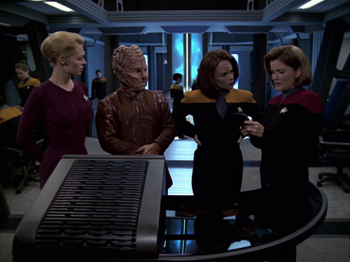 extant_StarTrek_VOY_7x09_7x10-FleshAndBlood_1887.jpg