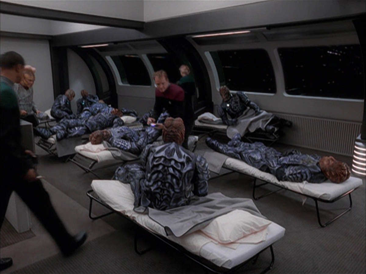 extant_StarTrek_VOY_7x09_7x10-FleshAndBlood_1938.jpg