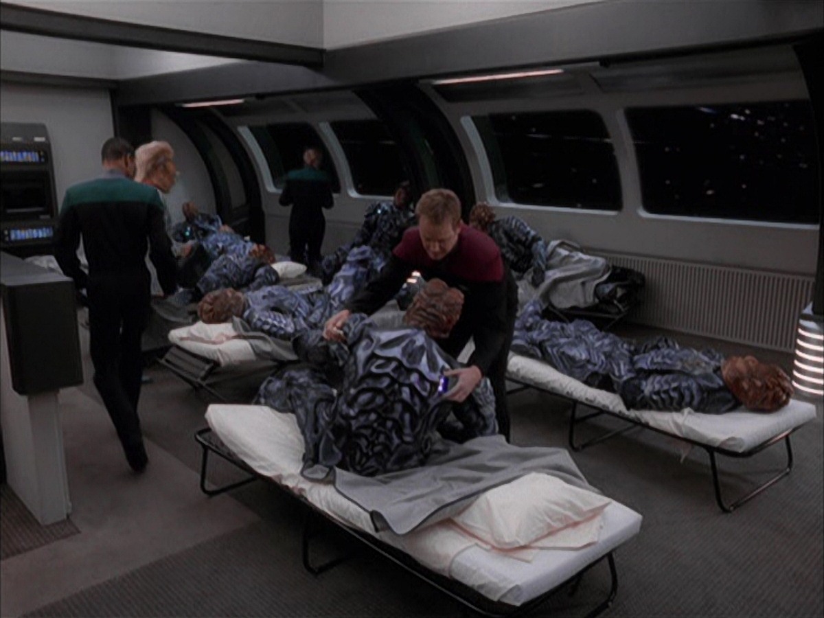 extant_StarTrek_VOY_7x09_7x10-FleshAndBlood_1940.jpg