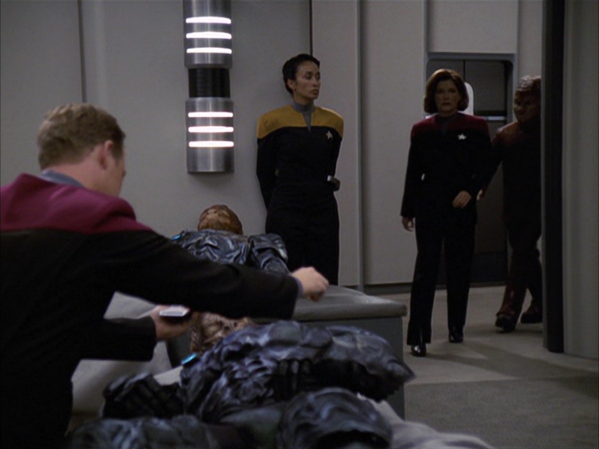 extant_StarTrek_VOY_7x09_7x10-FleshAndBlood_1947.jpg