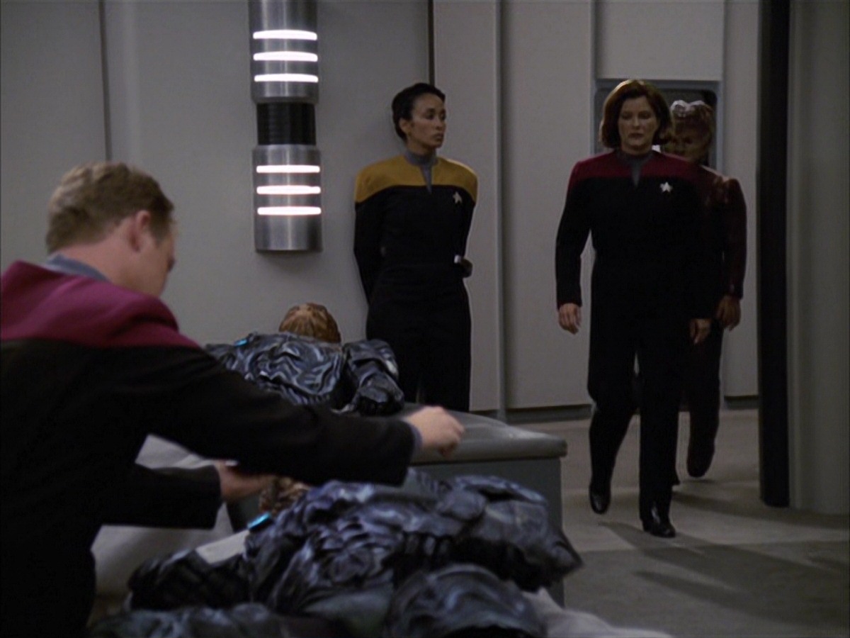 extant_StarTrek_VOY_7x09_7x10-FleshAndBlood_1948.jpg