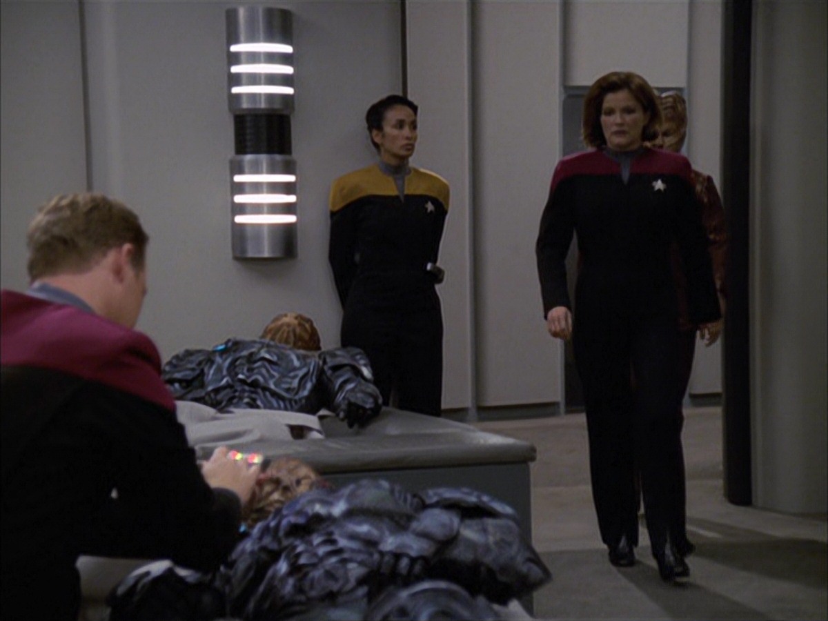 extant_StarTrek_VOY_7x09_7x10-FleshAndBlood_1949.jpg