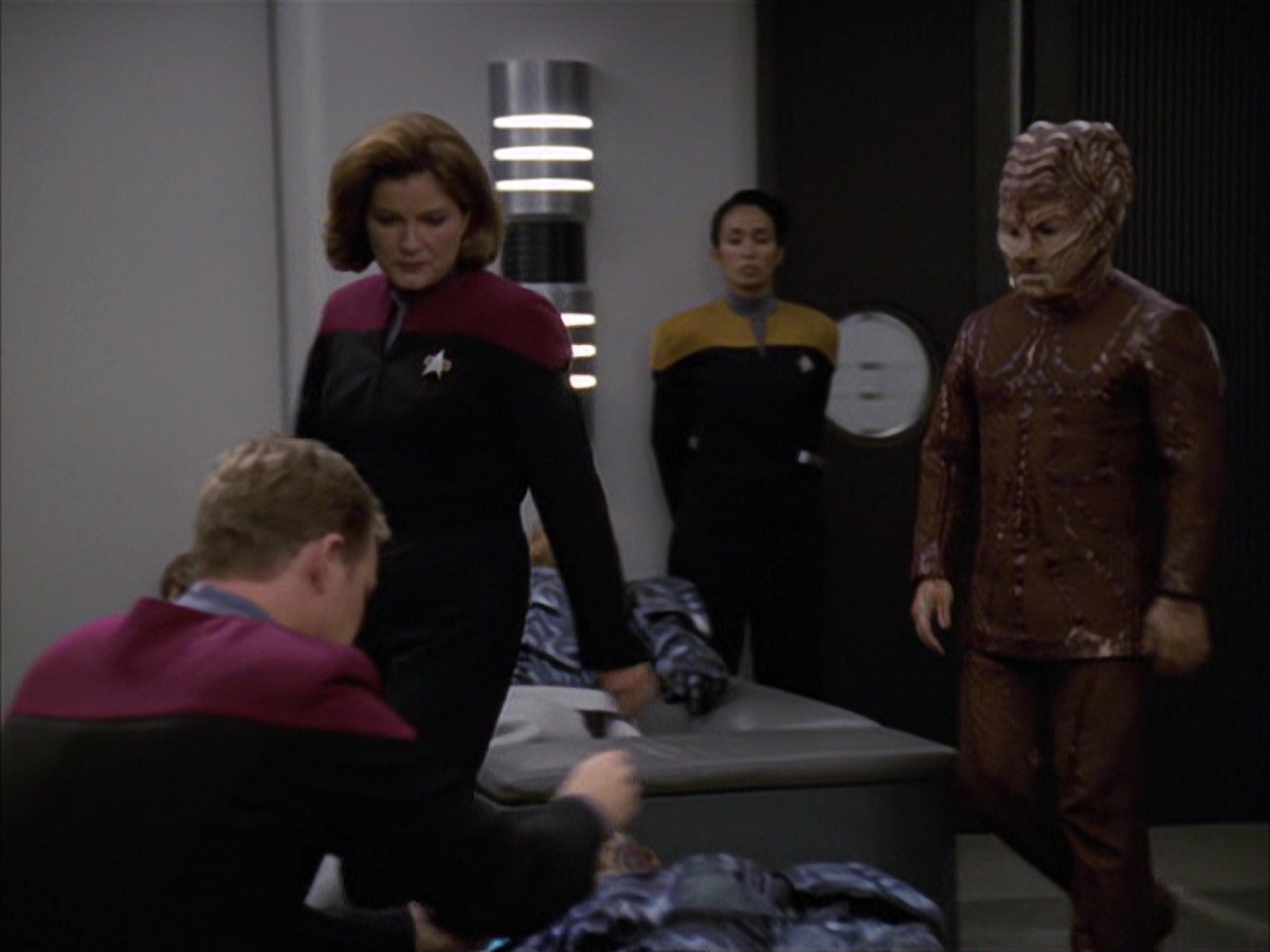extant_StarTrek_VOY_7x09_7x10-FleshAndBlood_1952.jpg