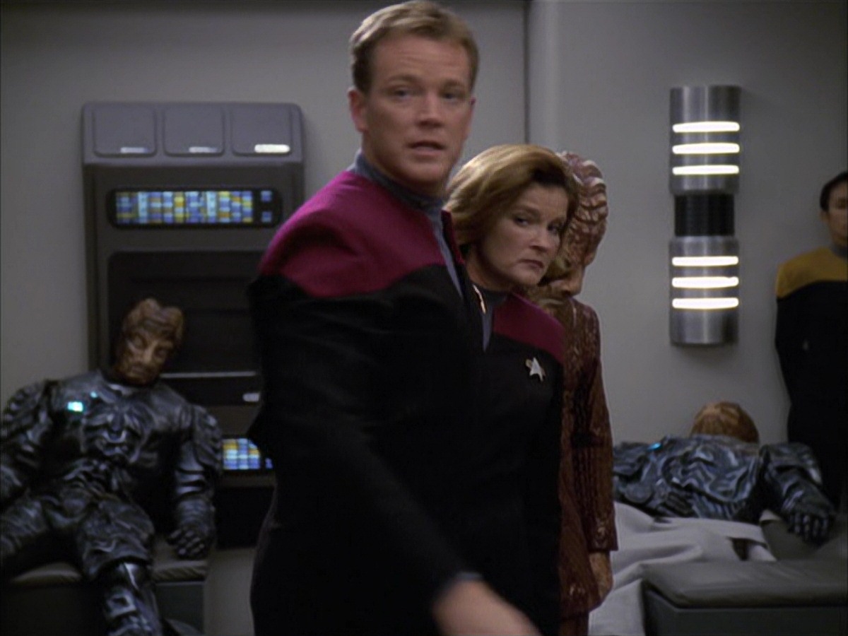extant_StarTrek_VOY_7x09_7x10-FleshAndBlood_1956.jpg