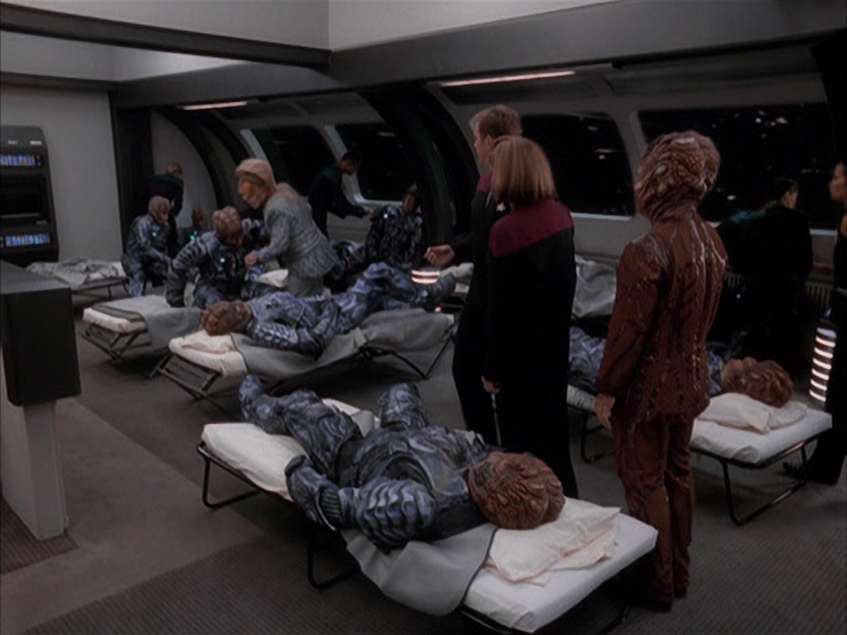 extant_StarTrek_VOY_7x09_7x10-FleshAndBlood_1957.jpg