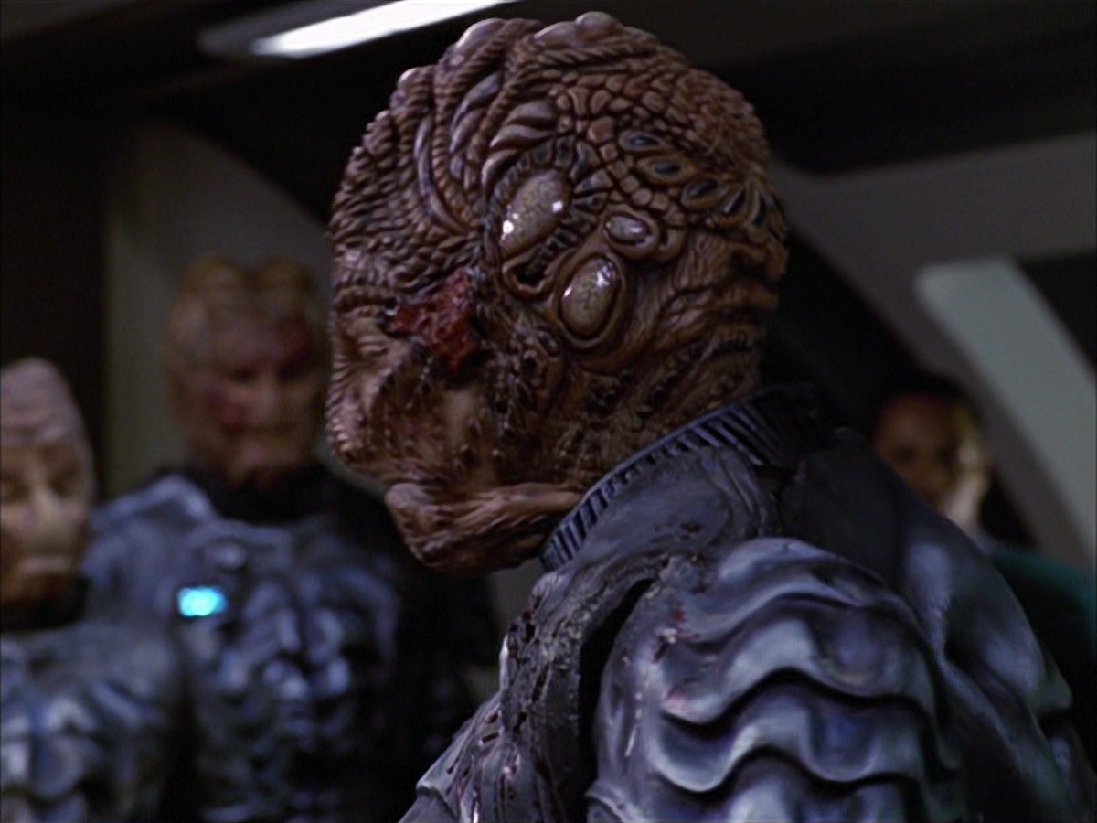 extant_StarTrek_VOY_7x09_7x10-FleshAndBlood_1979.jpg
