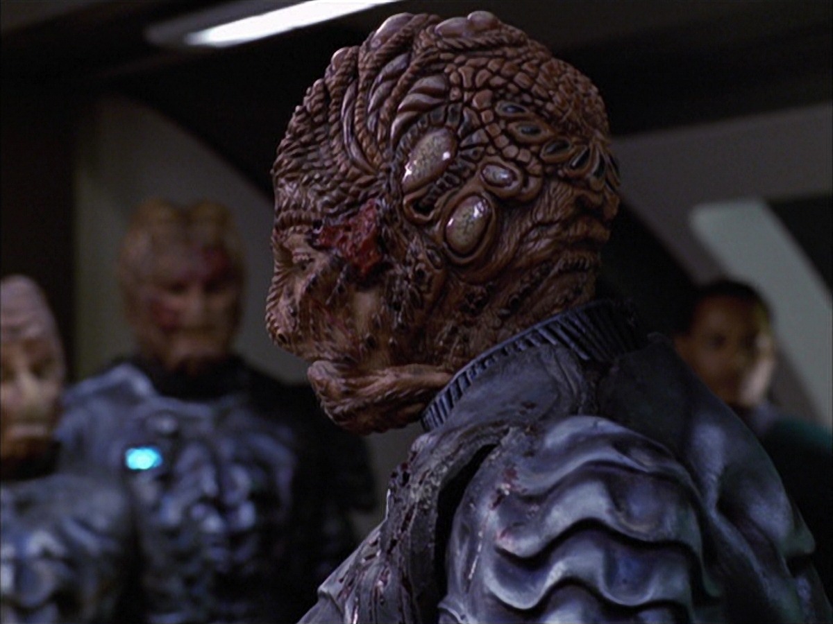 extant_StarTrek_VOY_7x09_7x10-FleshAndBlood_1980.jpg