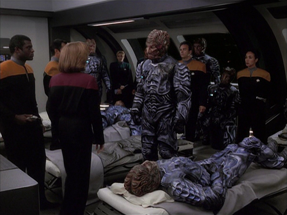 extant_StarTrek_VOY_7x09_7x10-FleshAndBlood_2075.jpg