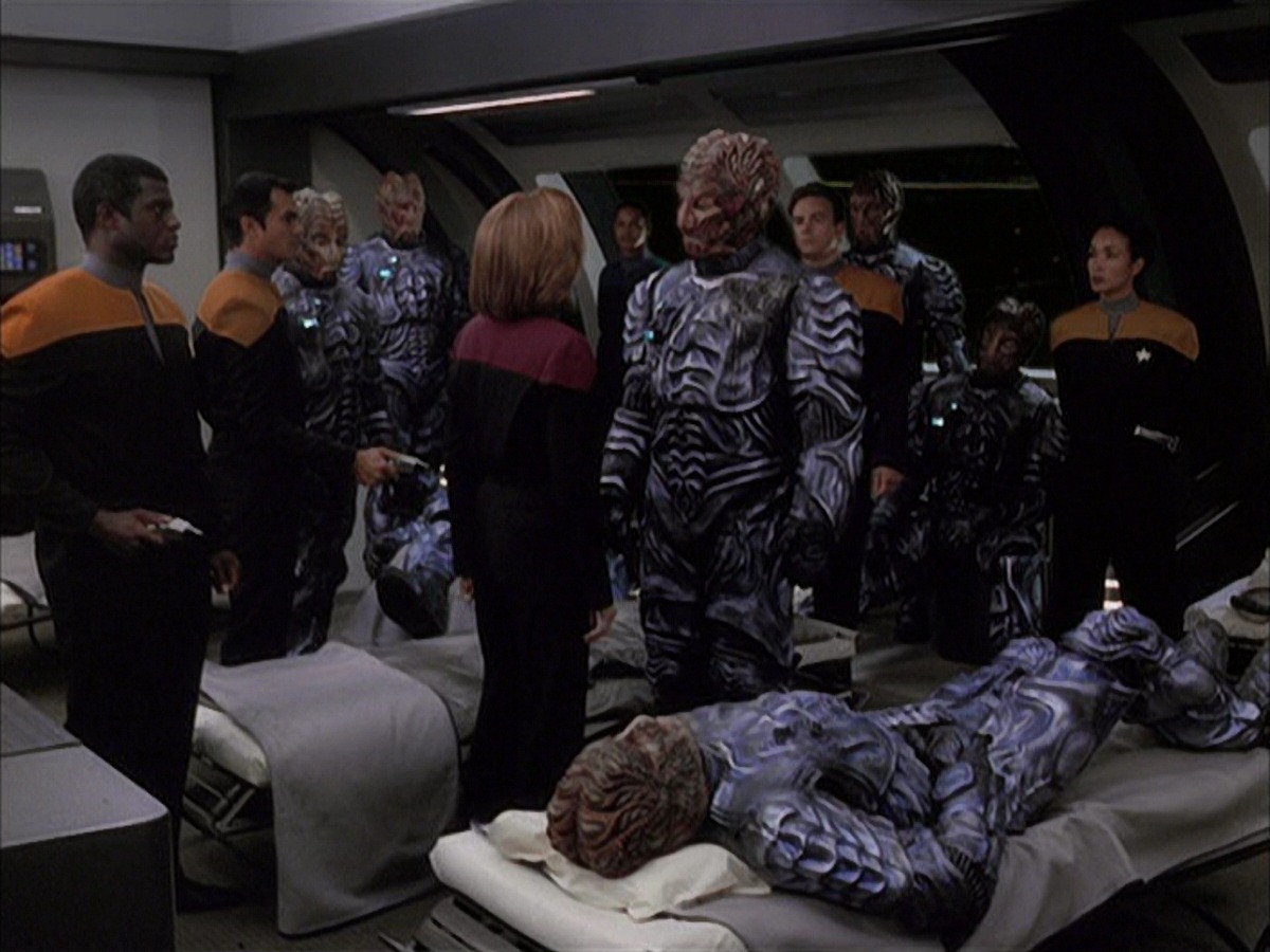 extant_StarTrek_VOY_7x09_7x10-FleshAndBlood_2079.jpg