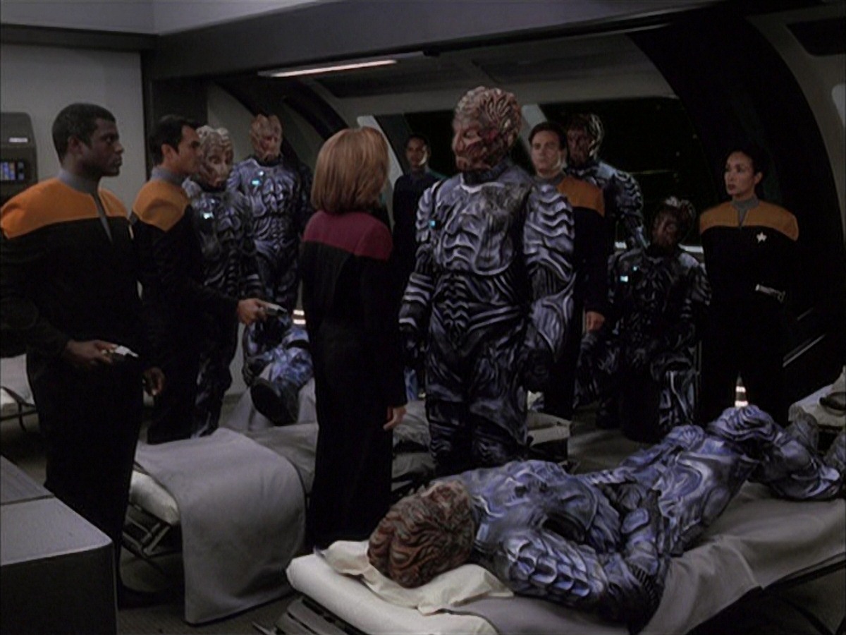 extant_StarTrek_VOY_7x09_7x10-FleshAndBlood_2080.jpg