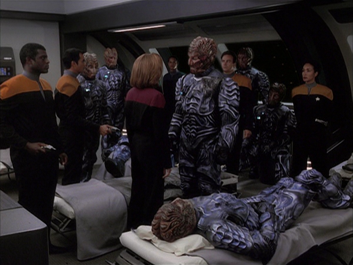 extant_StarTrek_VOY_7x09_7x10-FleshAndBlood_2083.jpg