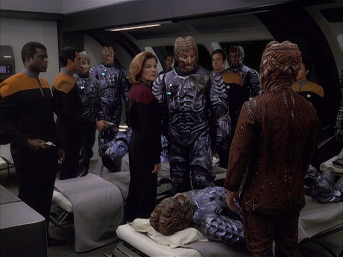 extant_StarTrek_VOY_7x09_7x10-FleshAndBlood_2093.jpg