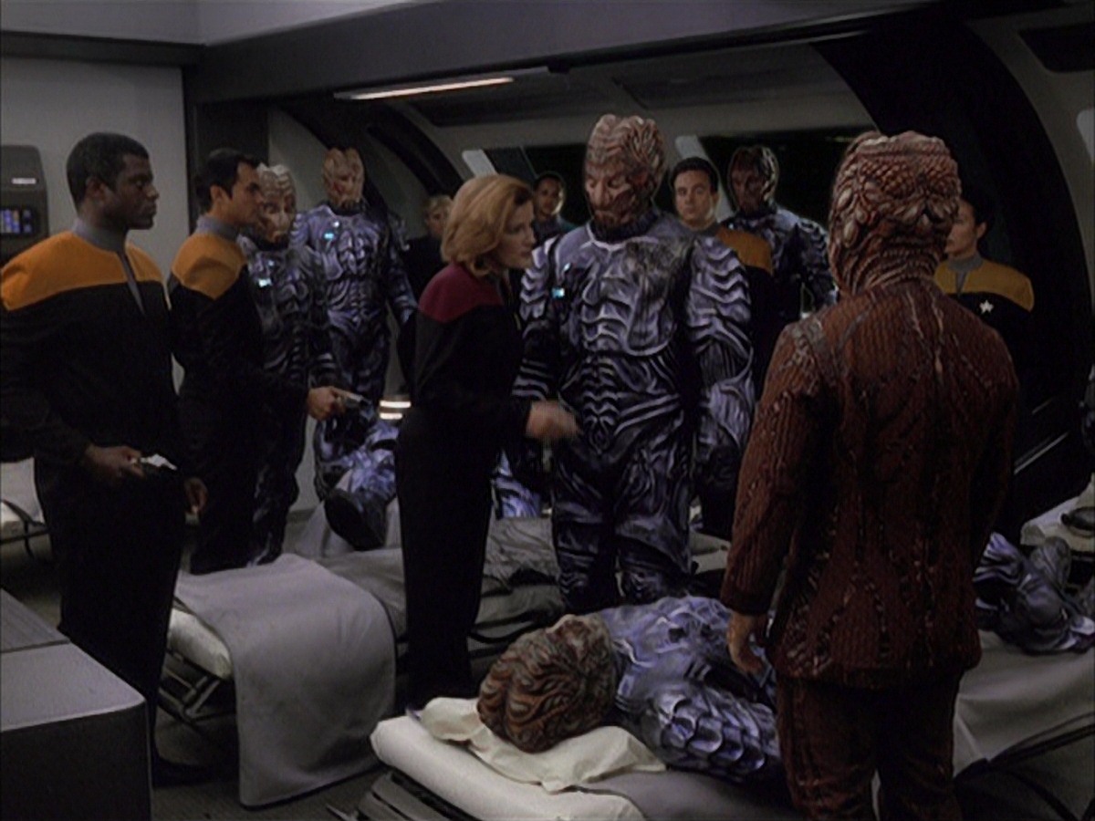 extant_StarTrek_VOY_7x09_7x10-FleshAndBlood_2113.jpg