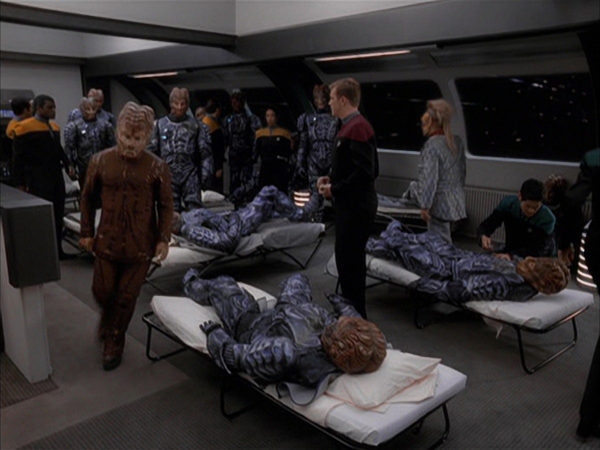 extant_StarTrek_VOY_7x09_7x10-FleshAndBlood_2126.jpg