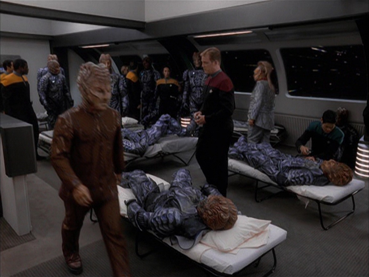 extant_StarTrek_VOY_7x09_7x10-FleshAndBlood_2127.jpg