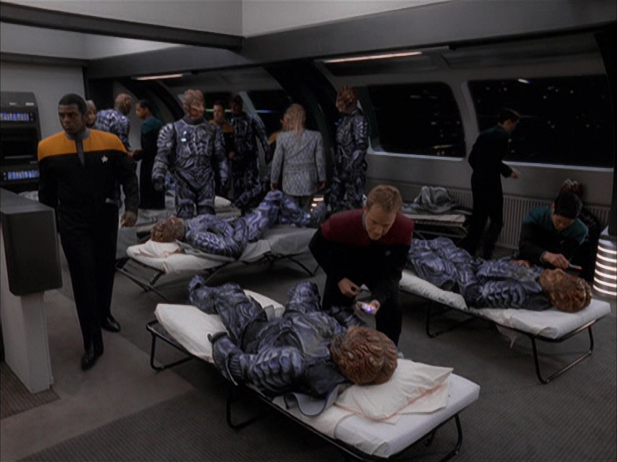 extant_StarTrek_VOY_7x09_7x10-FleshAndBlood_2131.jpg