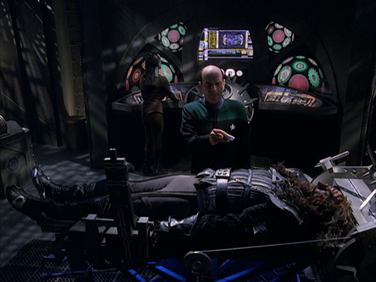 extant_StarTrek_VOY_7x09_7x10-FleshAndBlood_2141.jpg