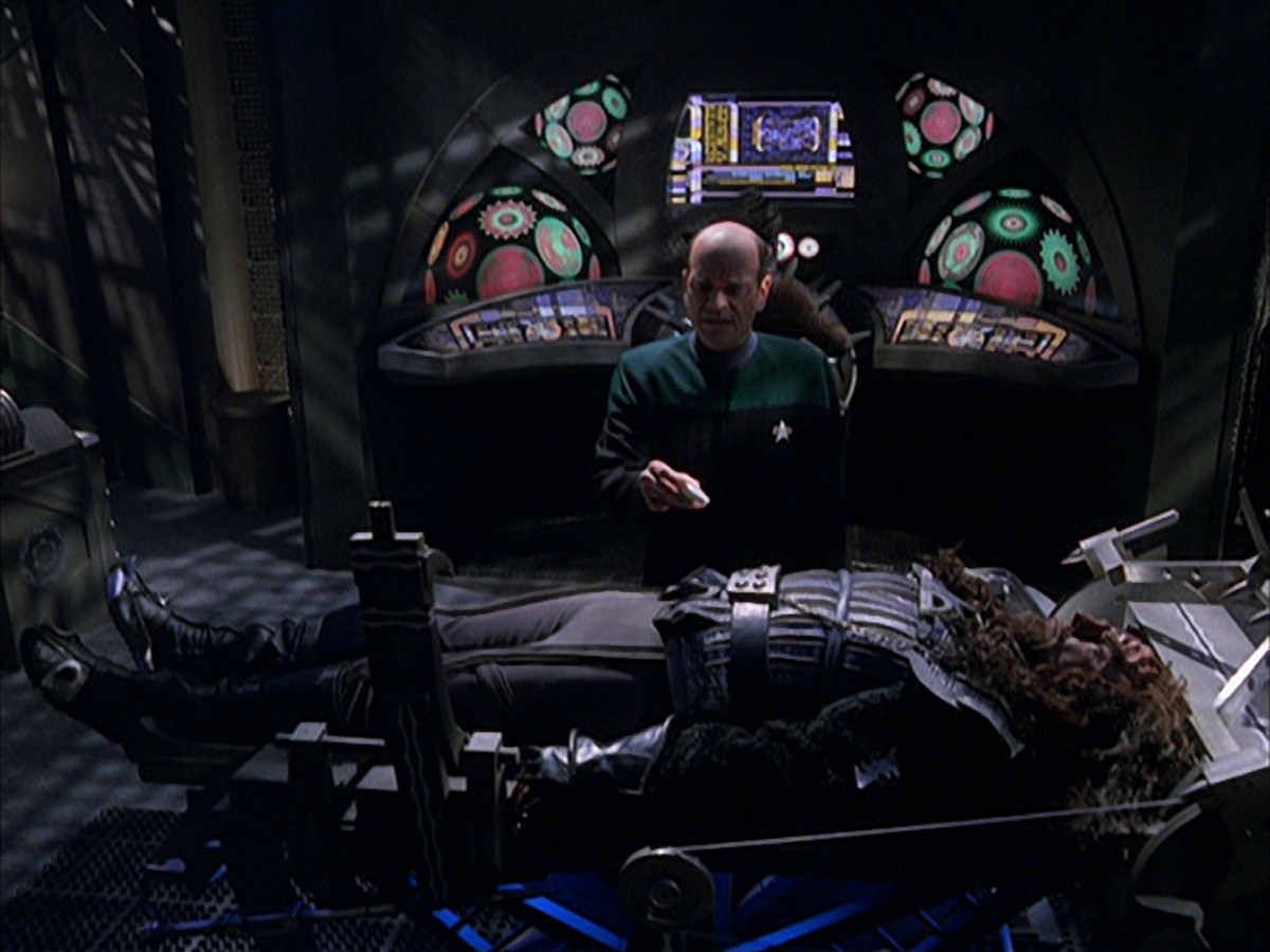 extant_StarTrek_VOY_7x09_7x10-FleshAndBlood_2143.jpg