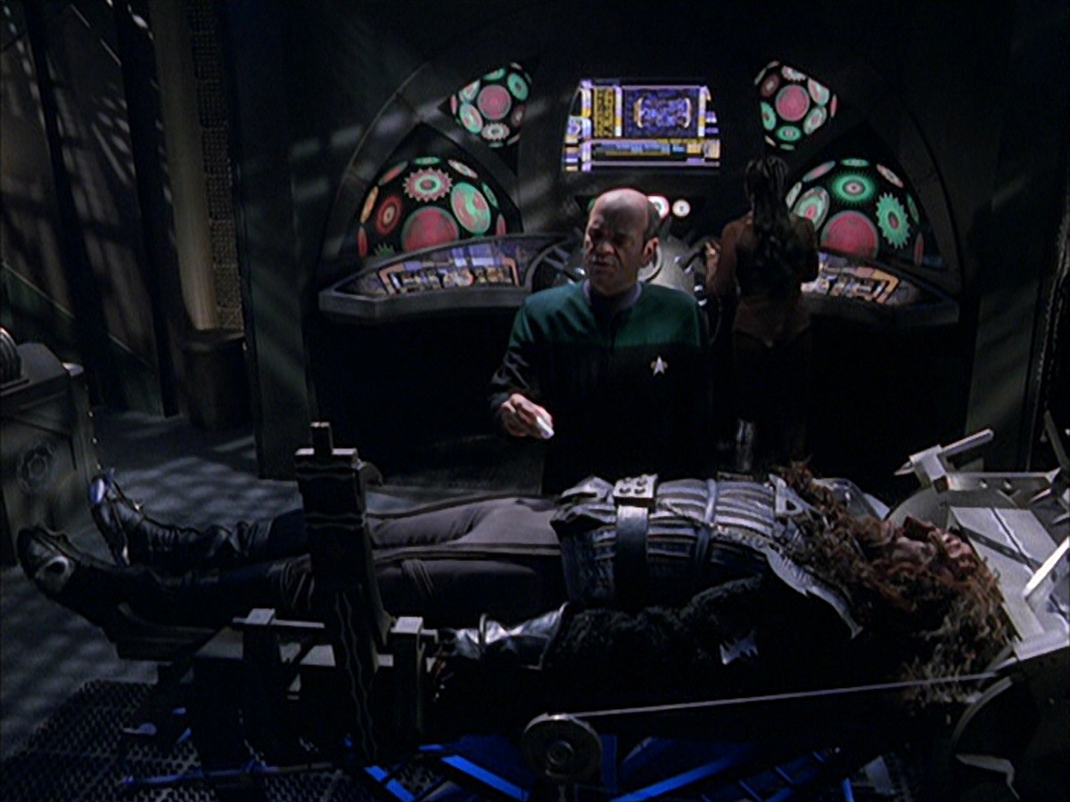 extant_StarTrek_VOY_7x09_7x10-FleshAndBlood_2144.jpg
