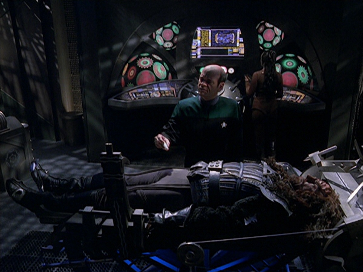 extant_StarTrek_VOY_7x09_7x10-FleshAndBlood_2145.jpg
