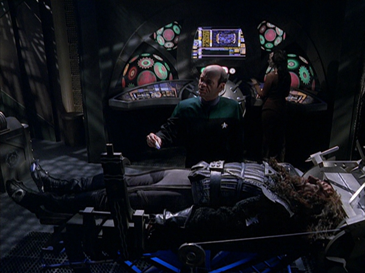 extant_StarTrek_VOY_7x09_7x10-FleshAndBlood_2146.jpg