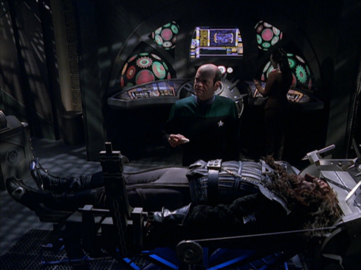 extant_StarTrek_VOY_7x09_7x10-FleshAndBlood_2148.jpg