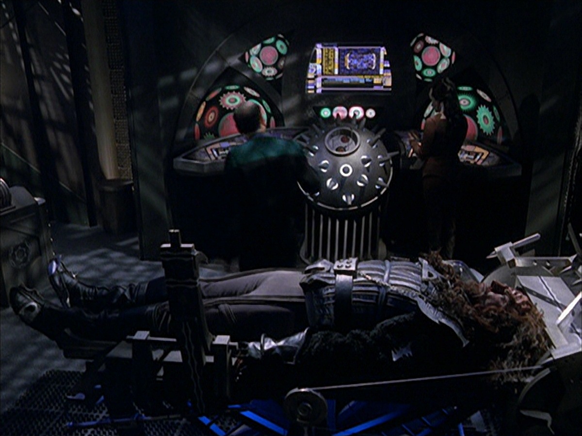 extant_StarTrek_VOY_7x09_7x10-FleshAndBlood_2154.jpg