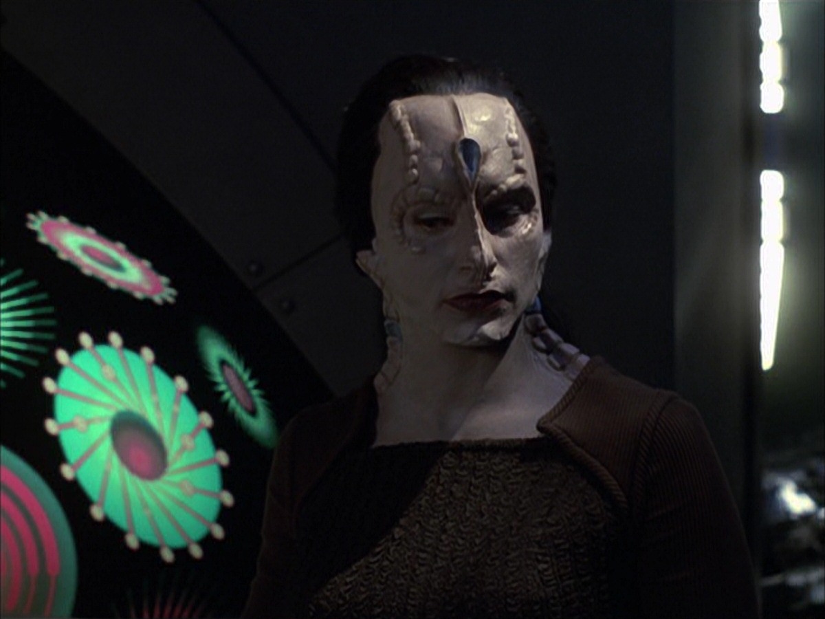 extant_StarTrek_VOY_7x09_7x10-FleshAndBlood_2175.jpg