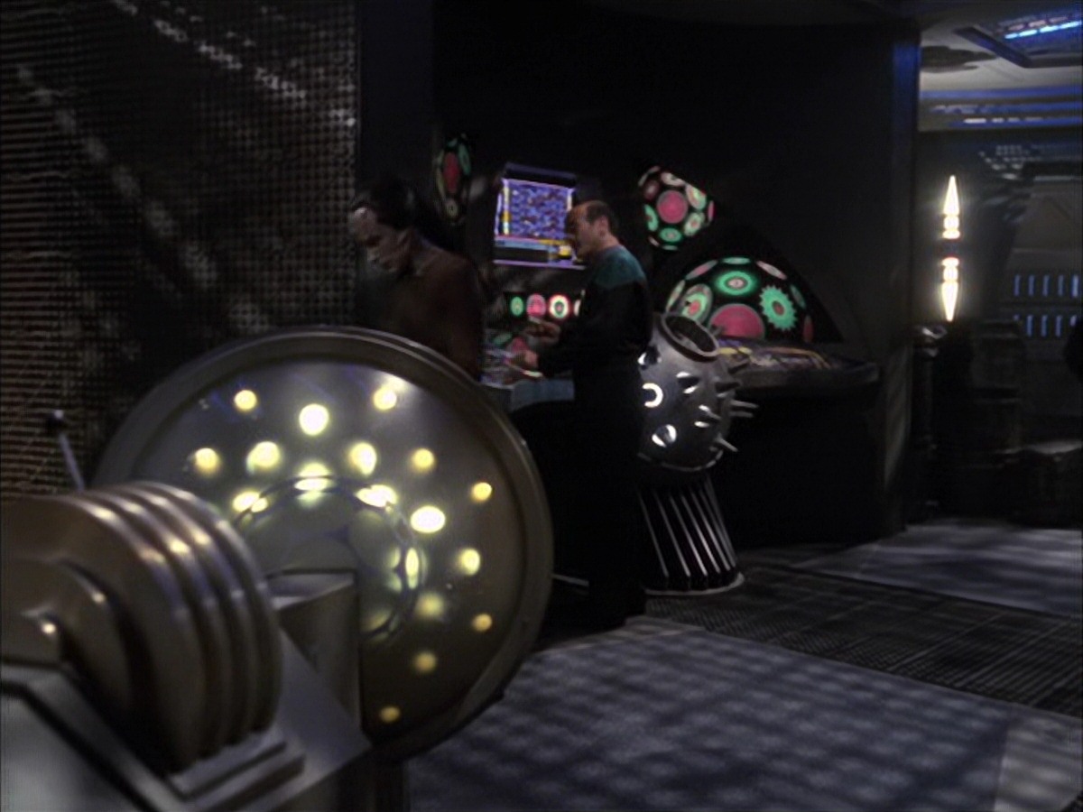 extant_StarTrek_VOY_7x09_7x10-FleshAndBlood_2179.jpg