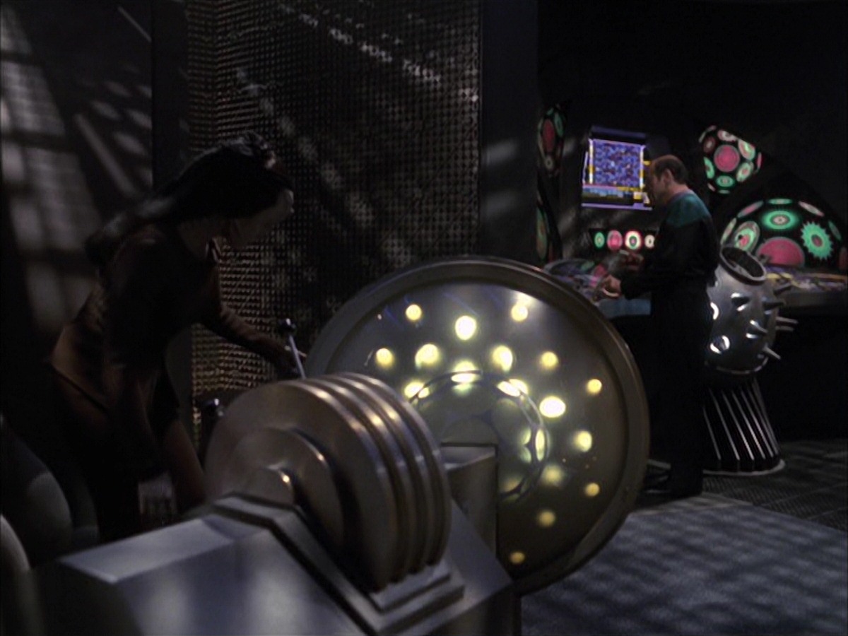 extant_StarTrek_VOY_7x09_7x10-FleshAndBlood_2182.jpg