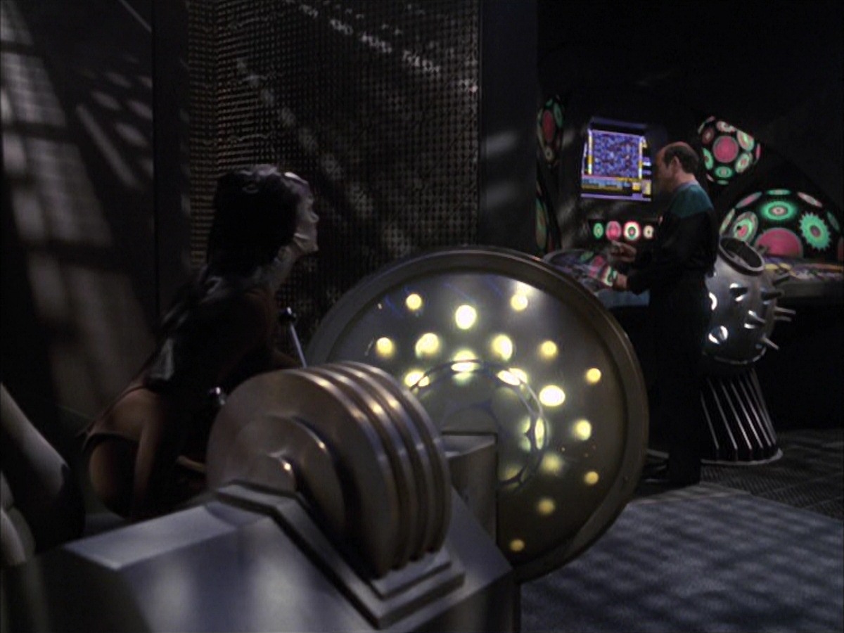 extant_StarTrek_VOY_7x09_7x10-FleshAndBlood_2185.jpg