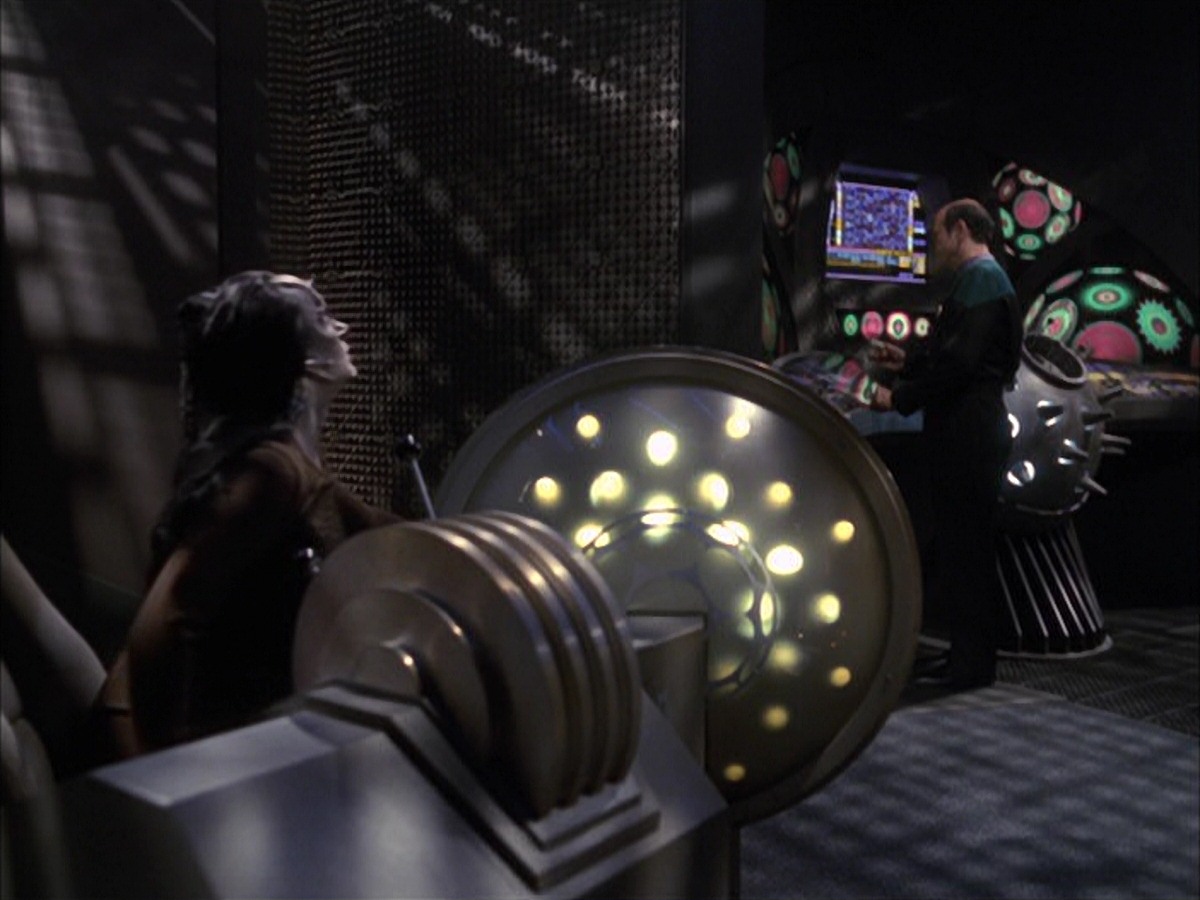 extant_StarTrek_VOY_7x09_7x10-FleshAndBlood_2186.jpg