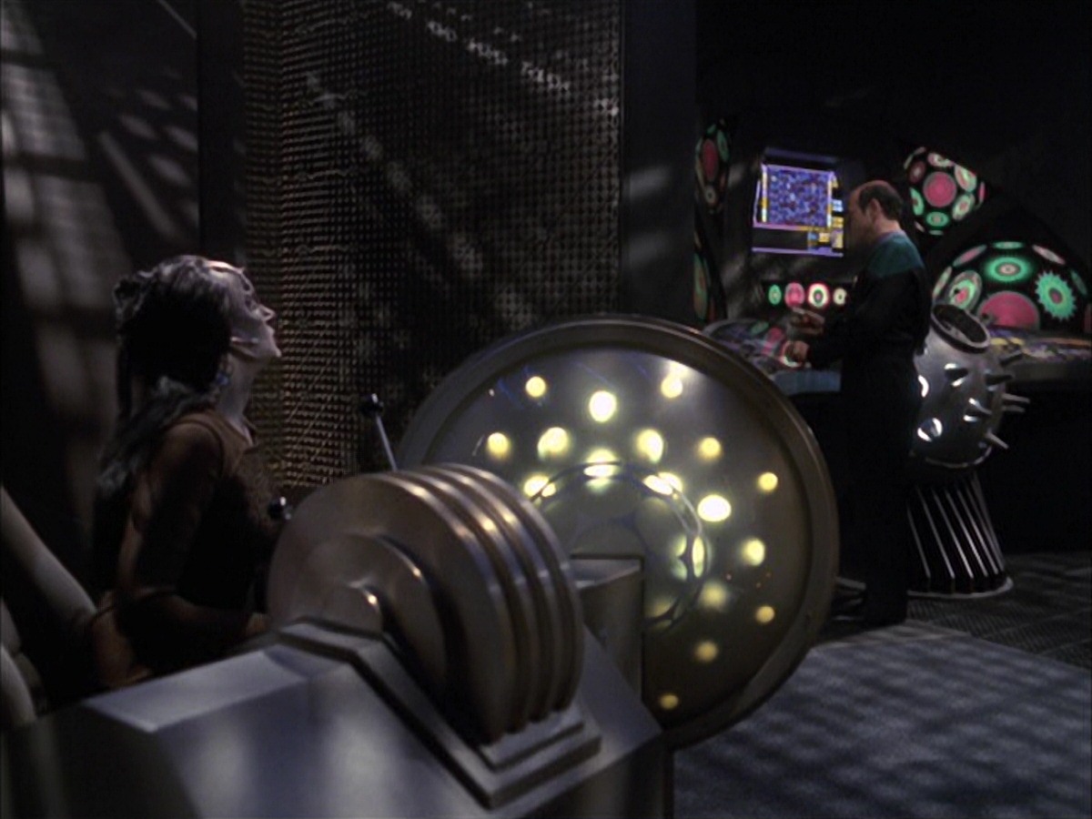 extant_StarTrek_VOY_7x09_7x10-FleshAndBlood_2187.jpg