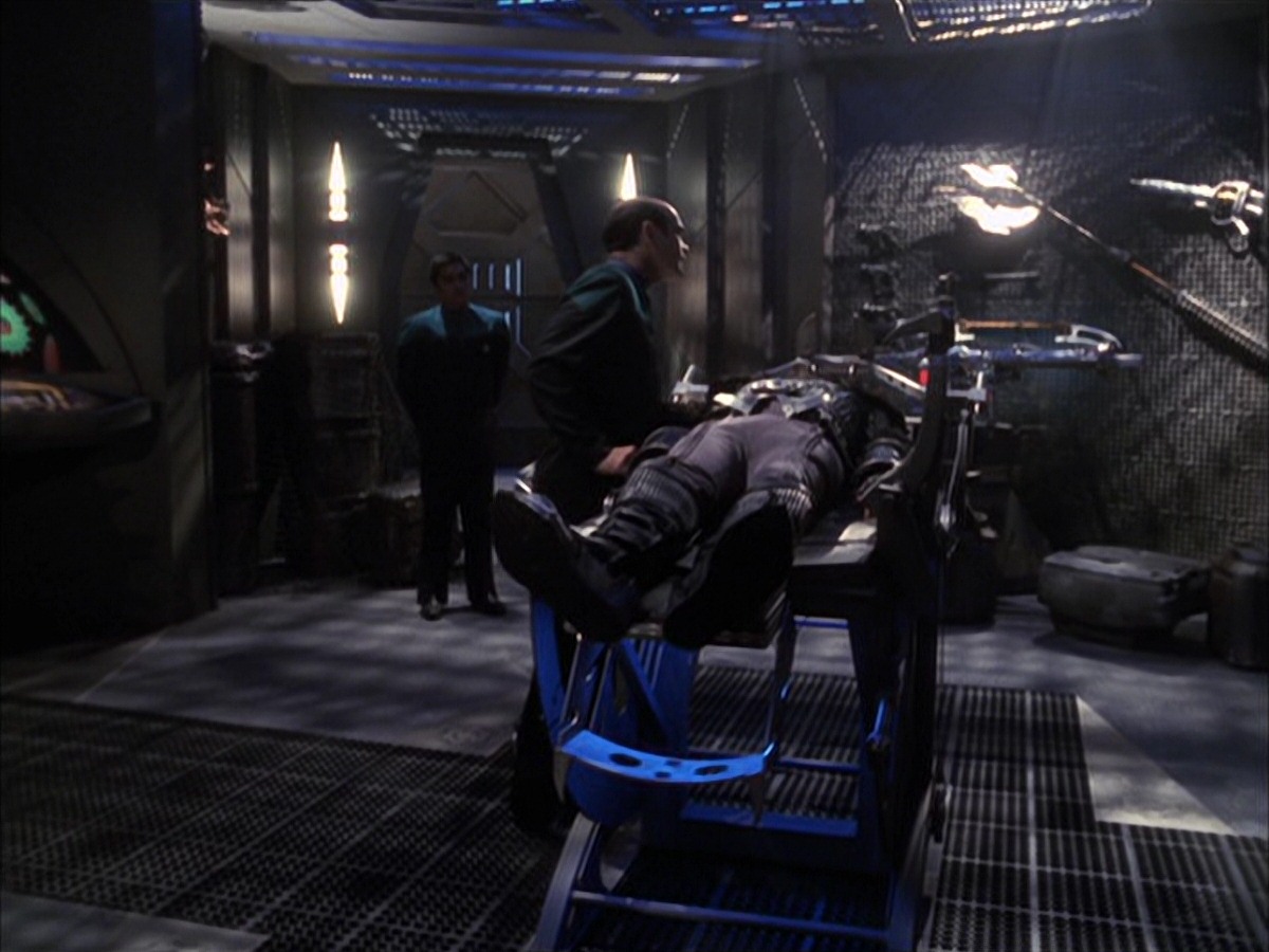 extant_StarTrek_VOY_7x09_7x10-FleshAndBlood_2227.jpg