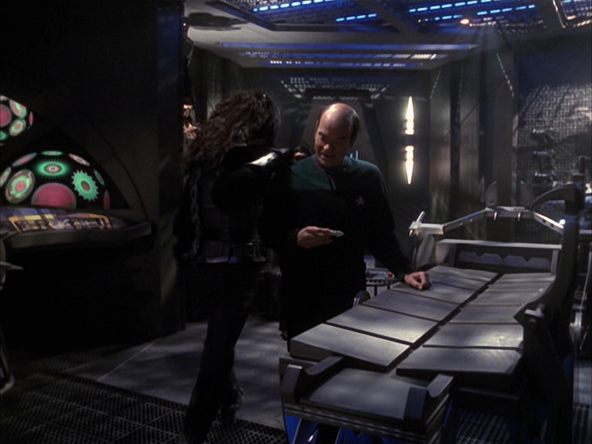 extant_StarTrek_VOY_7x09_7x10-FleshAndBlood_2242.jpg