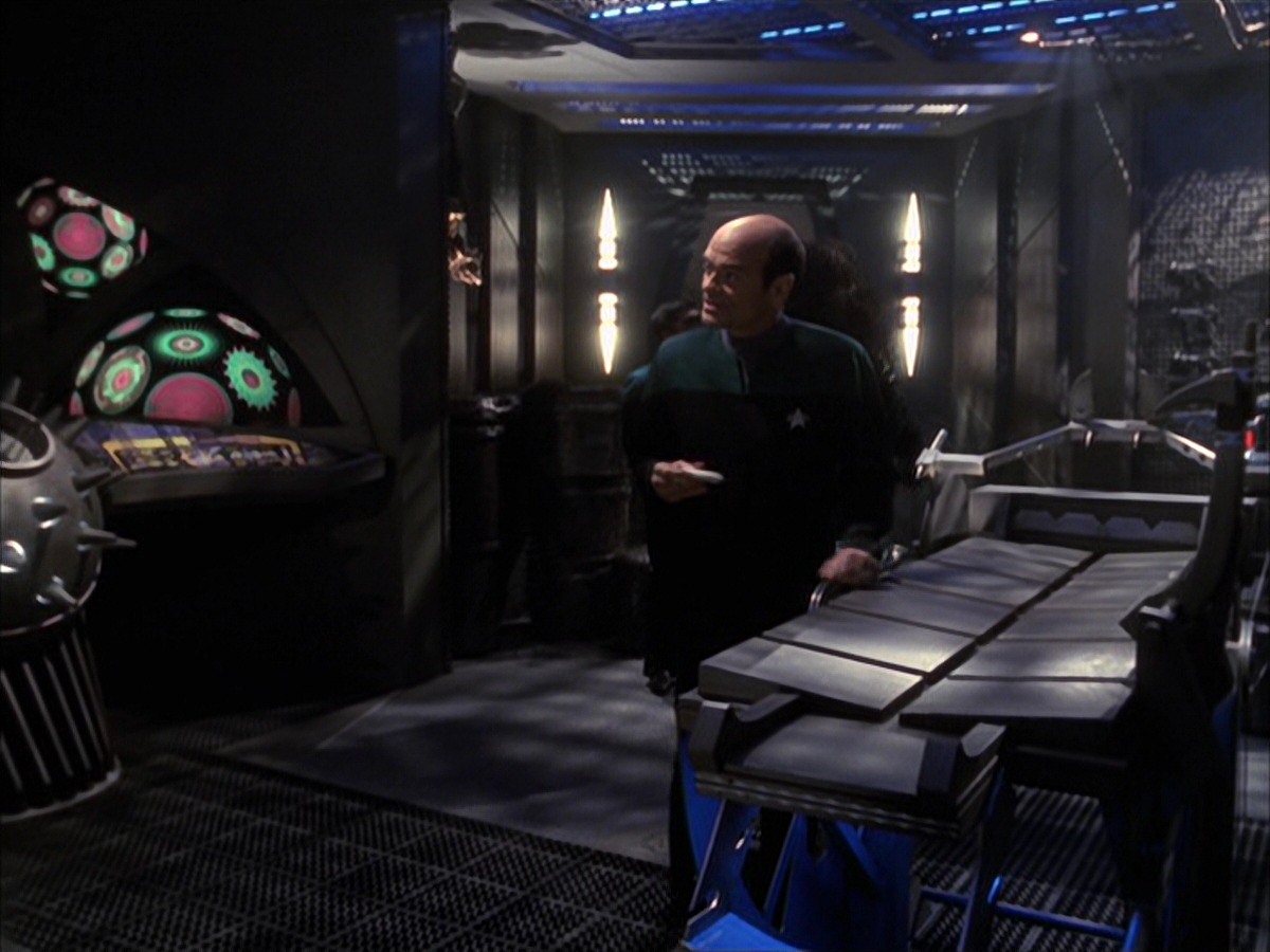 extant_StarTrek_VOY_7x09_7x10-FleshAndBlood_2244.jpg