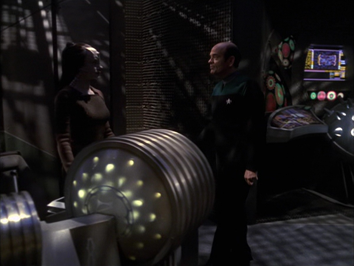 extant_StarTrek_VOY_7x09_7x10-FleshAndBlood_2249.jpg