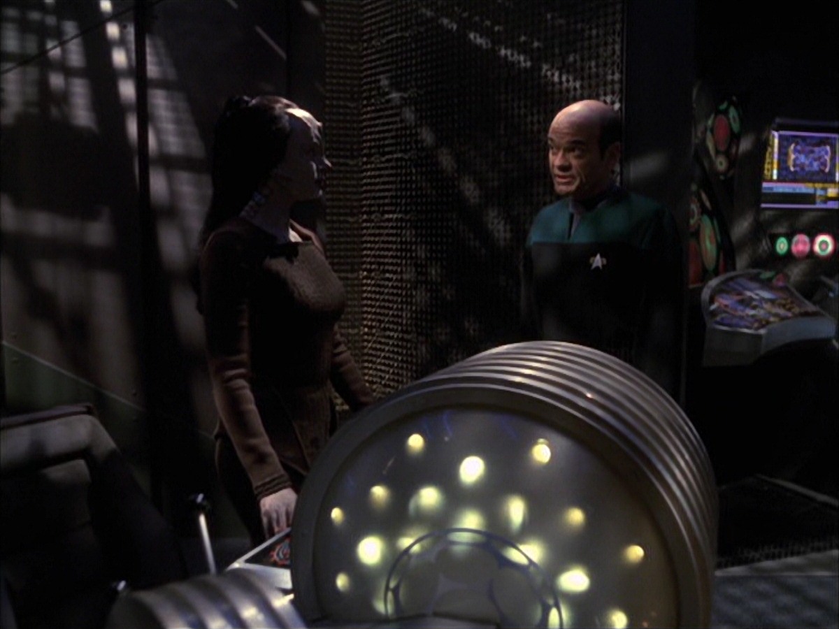 extant_StarTrek_VOY_7x09_7x10-FleshAndBlood_2253.jpg