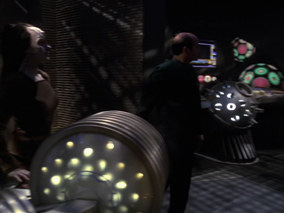 extant_StarTrek_VOY_7x09_7x10-FleshAndBlood_2270.jpg