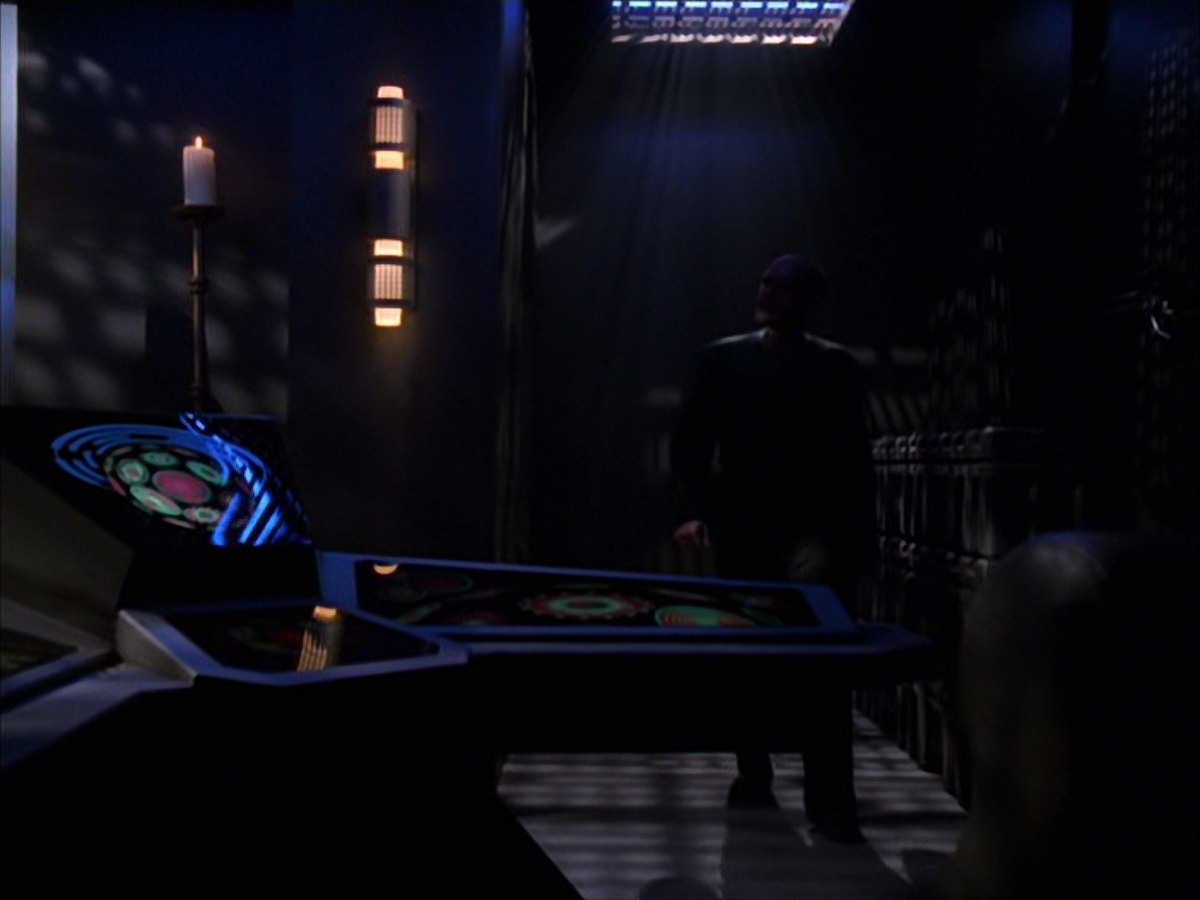 extant_StarTrek_VOY_7x09_7x10-FleshAndBlood_2325.jpg