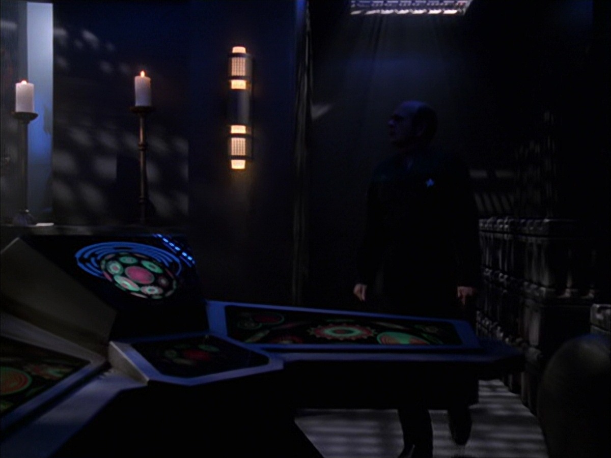 extant_StarTrek_VOY_7x09_7x10-FleshAndBlood_2326.jpg