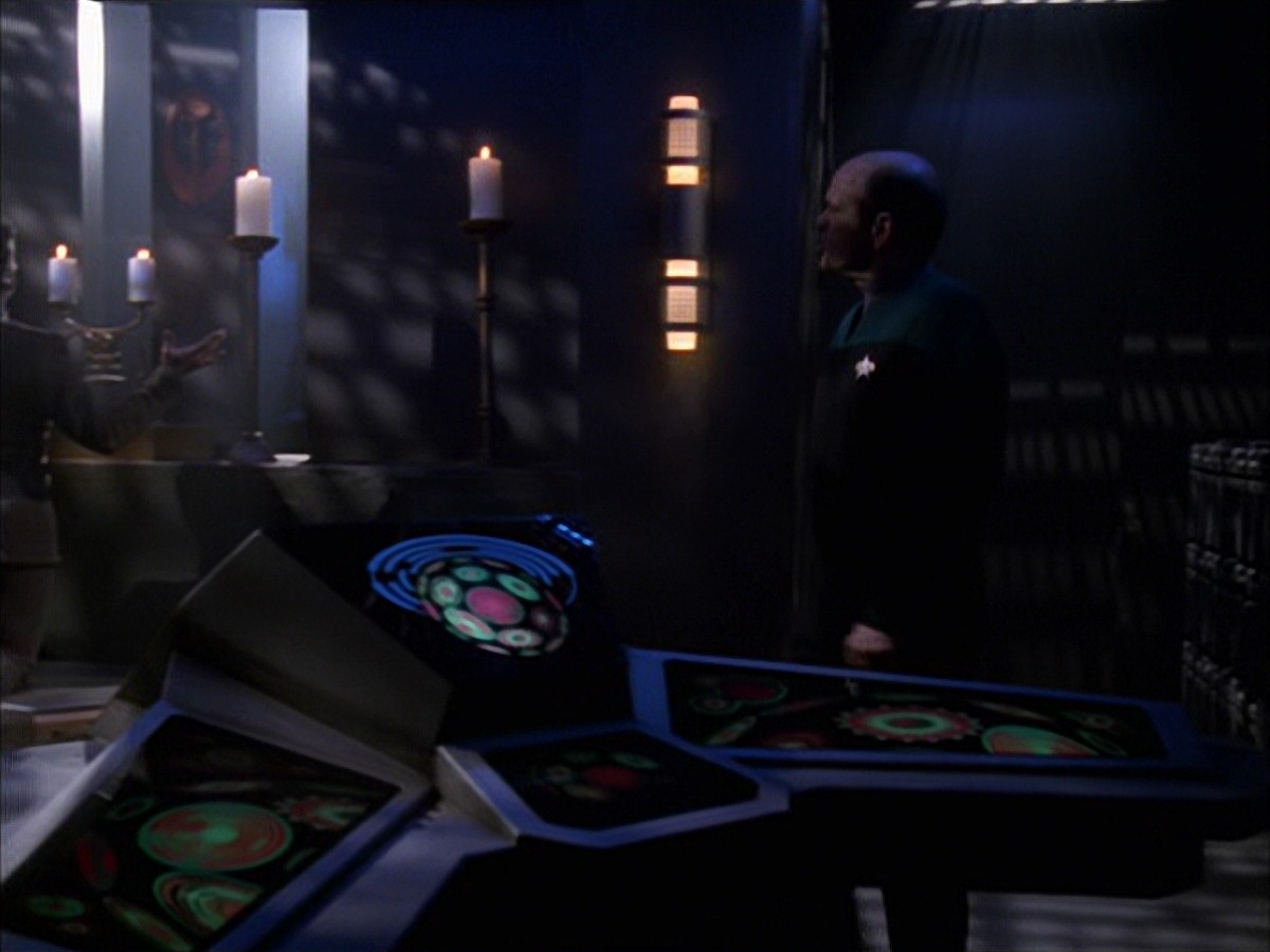 extant_StarTrek_VOY_7x09_7x10-FleshAndBlood_2327.jpg