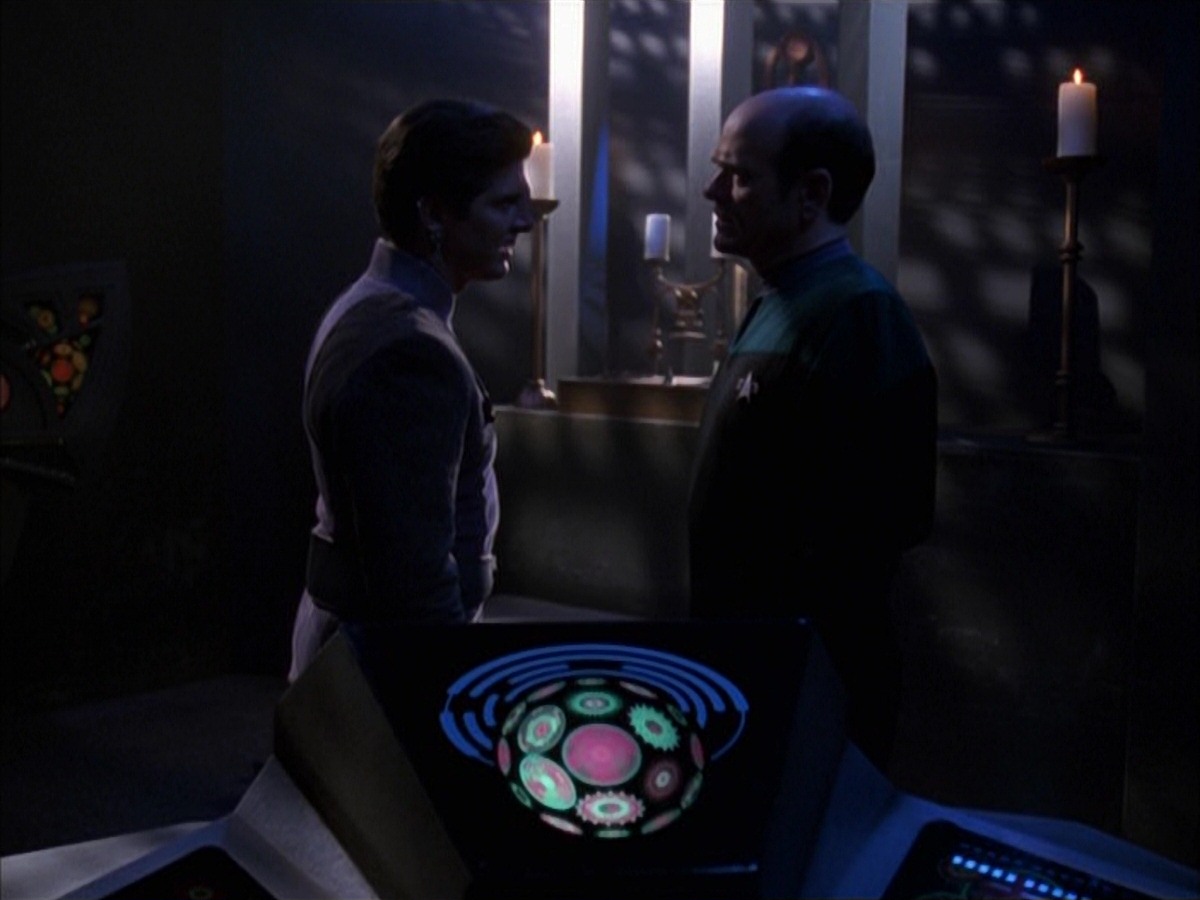 extant_StarTrek_VOY_7x09_7x10-FleshAndBlood_2406.jpg