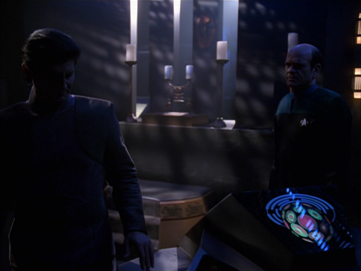 extant_StarTrek_VOY_7x09_7x10-FleshAndBlood_2474.jpg