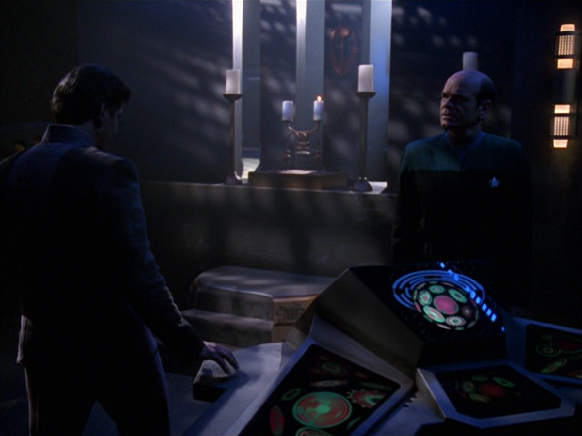 extant_StarTrek_VOY_7x09_7x10-FleshAndBlood_2558.jpg