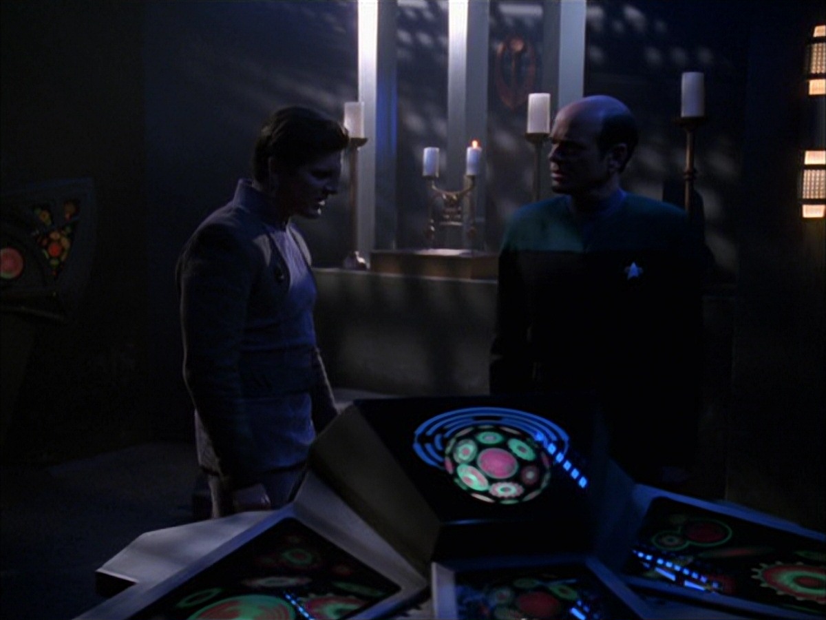 extant_StarTrek_VOY_7x09_7x10-FleshAndBlood_2561.jpg